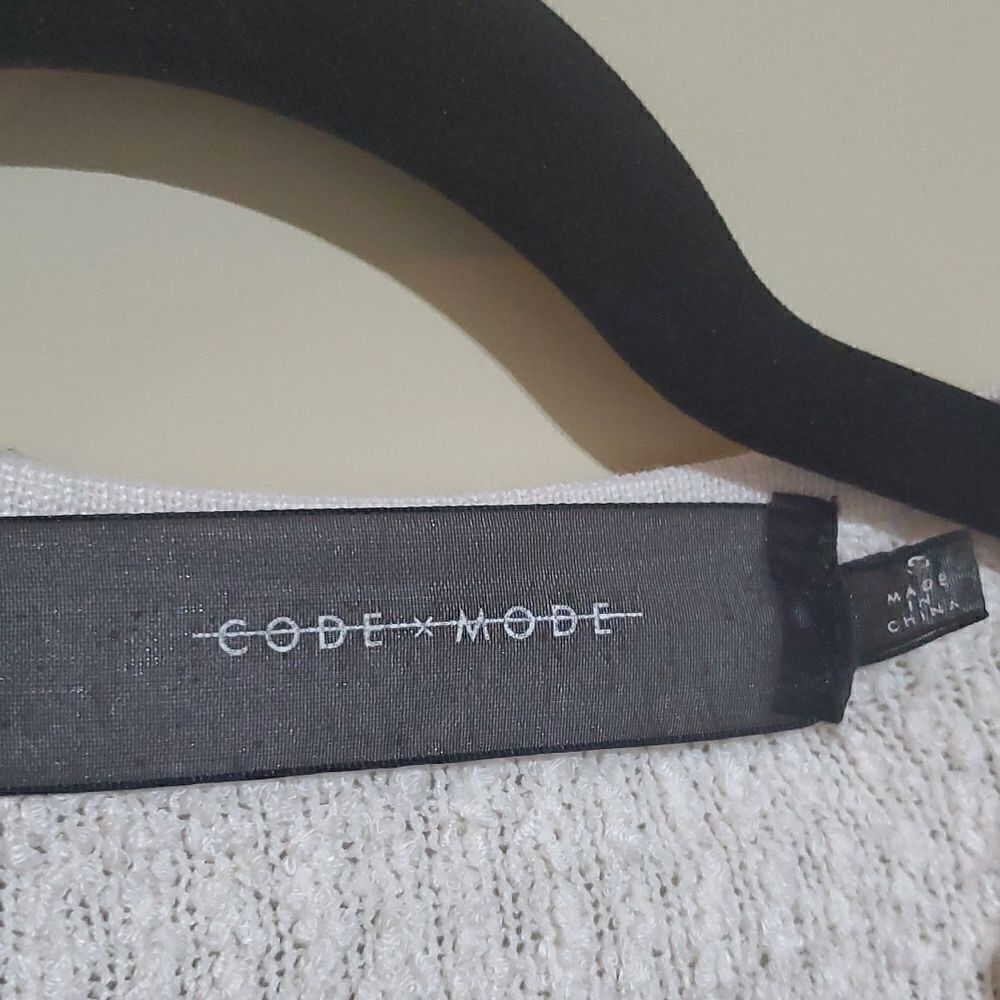 CODE X MODE Knit V-Neck Sweater - Size Small - Picture 8 of 9